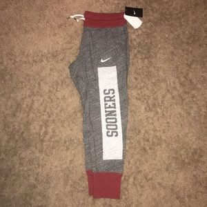 NWT nike ou capri joggers
